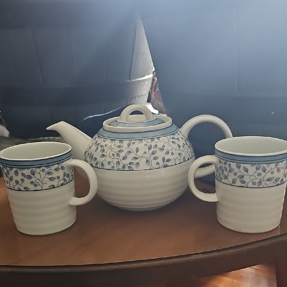 Vintage 'Susanne' By MIKASA Fine China Floral Teapot and Mug Set